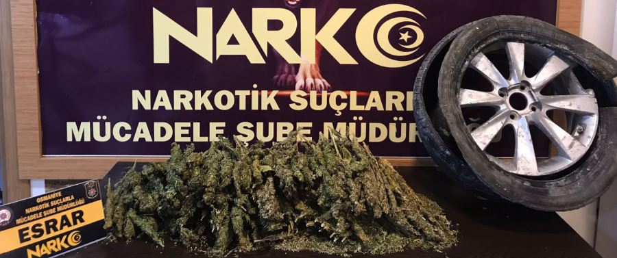 Yedek lastik içerisinde 4 kilo 300 gram esrar ele geçirildi