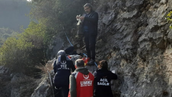 Kayalıklarda erkek cesedi bulundu