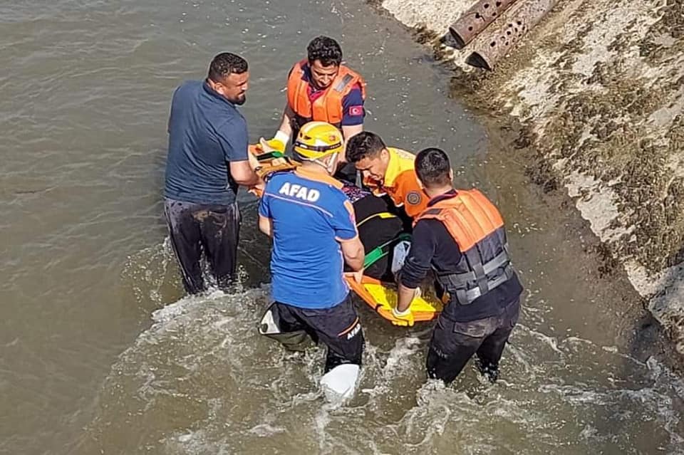 Su kanalına düşen araçta 2 kişi hayatını kaybetti