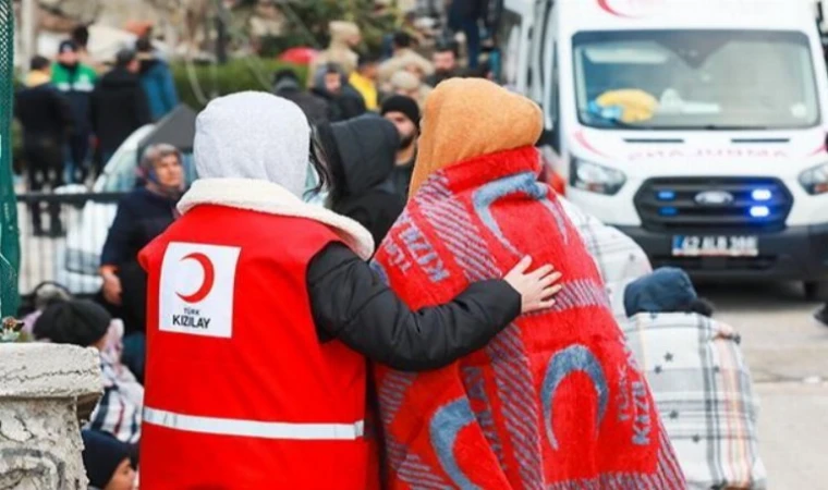 Bursa Kızılay’dan deprem bölgesine yardım sürüyor