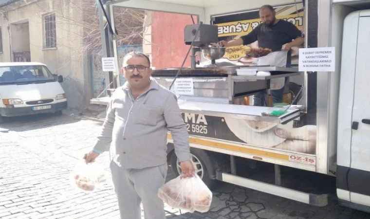 Depremzede esnaf ”Bu gün kapalıyız” diyerek lokma dağıttı