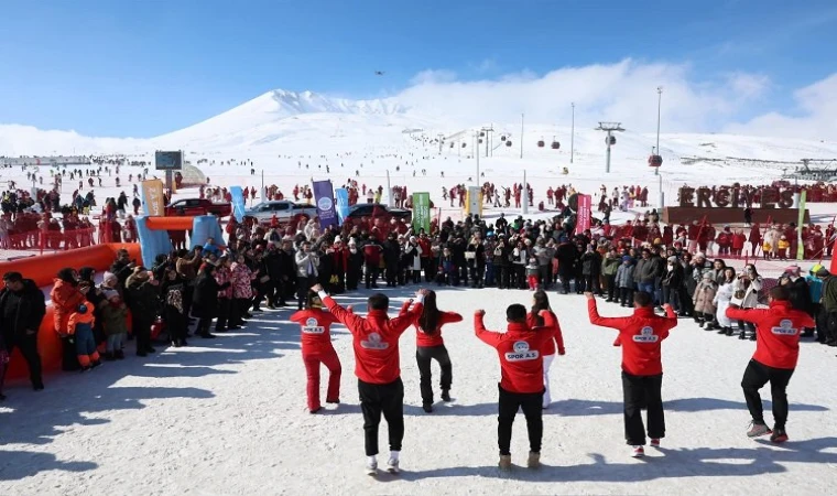 Erciyes Kış Festivali görsel şölen yaşattı