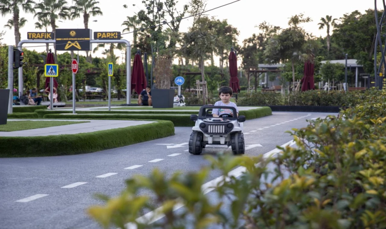 Mersin'li çocukların gözdesi Trafik Park