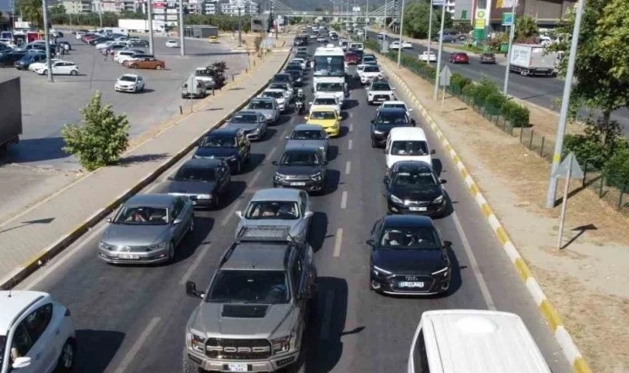 Türkiye'de Trafikteki Taşıt Sayısı 30 Milyonu Aştı: Gri Otomobiller Zirvede