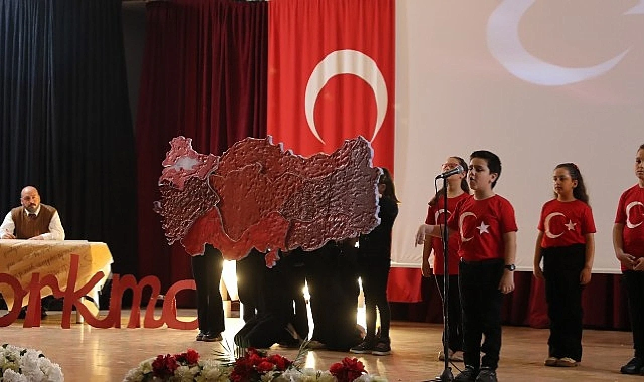 İstiklal Marşı’nın yazarı Milli Şairimiz Mehmet Akif Ersoy, İstiklal Marşı’nın kabulünün 104’üncü yılında Aliağa’da düzenlenen programla anıldı.